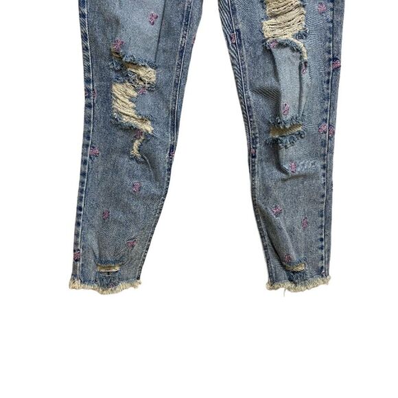 Tinseltown Butterfly Embroidered Mom Jeans Size 9 Frayed-Hem Destructed Y2K - Picture 10 of 16
